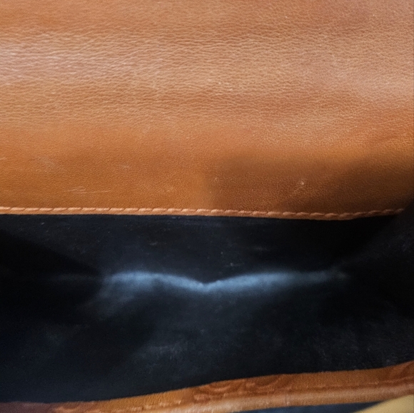 AUTHENTIC GUCCI GG embossed compact with snap wallet - Picture 6 of 9